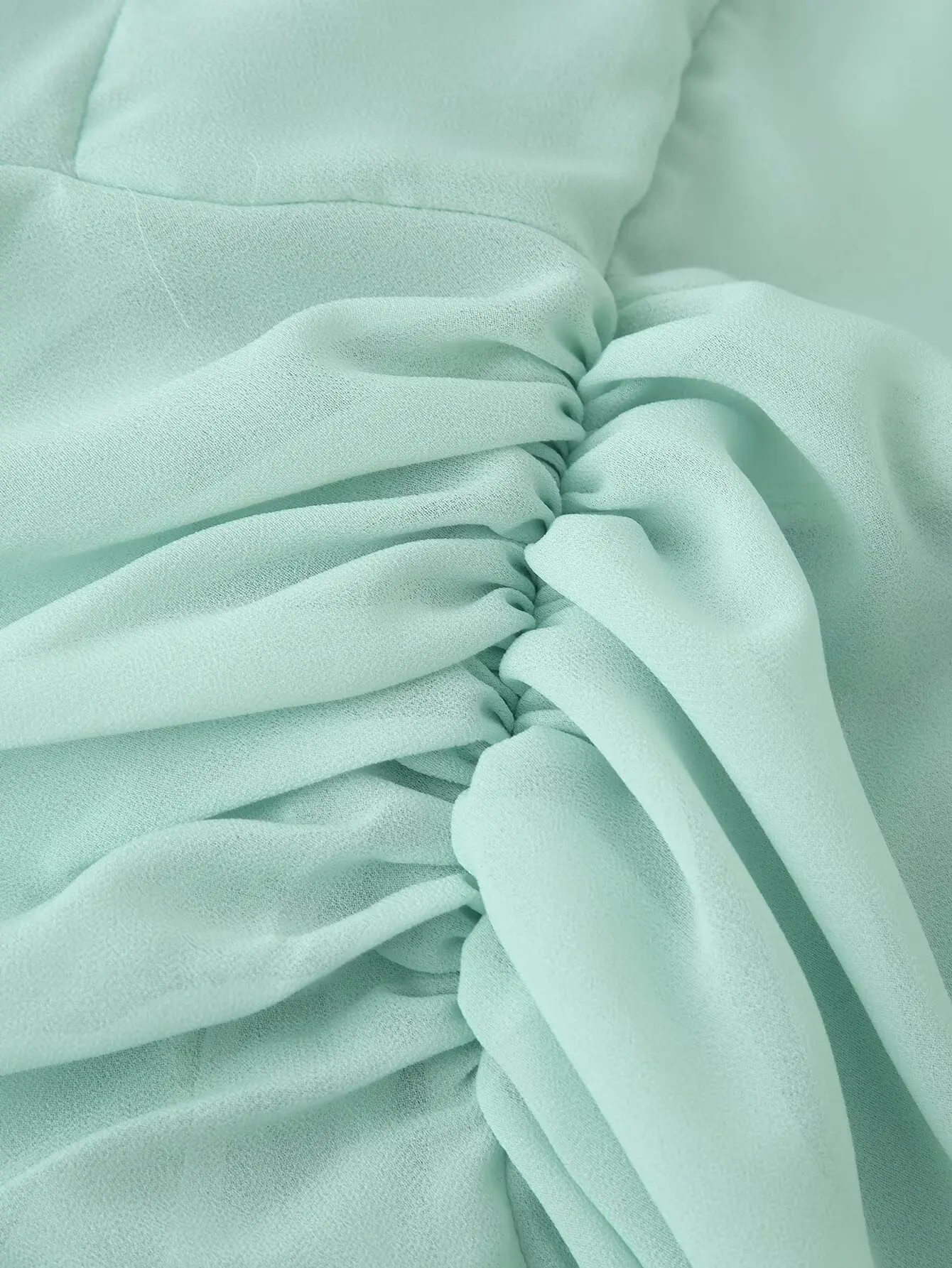 Zartes Grünes Spitzenkleid mit V-Ausschnitt, Maxi-Länge, Schicke Weite Ärmel, Plissiert, Schlanke Passform, Mehrschichtiges Abendkleid, Hochzeitsgast-Robe 2026 – Detail 12
