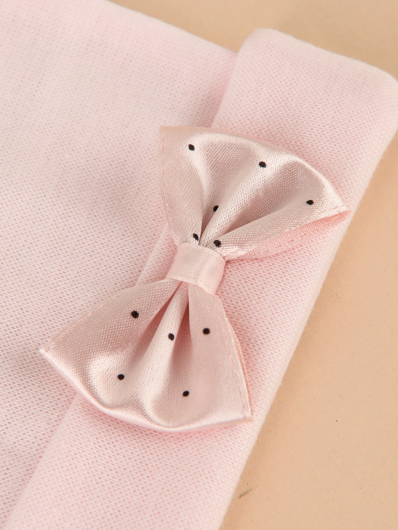 2er-Pack Niedliche Baumwollmützen mit Polka Dots und Schleife für Babymädchen, geeignet zum Schlafen, für Zuhause und den Außenbereich in allen Jahreszeiten – Detail 9