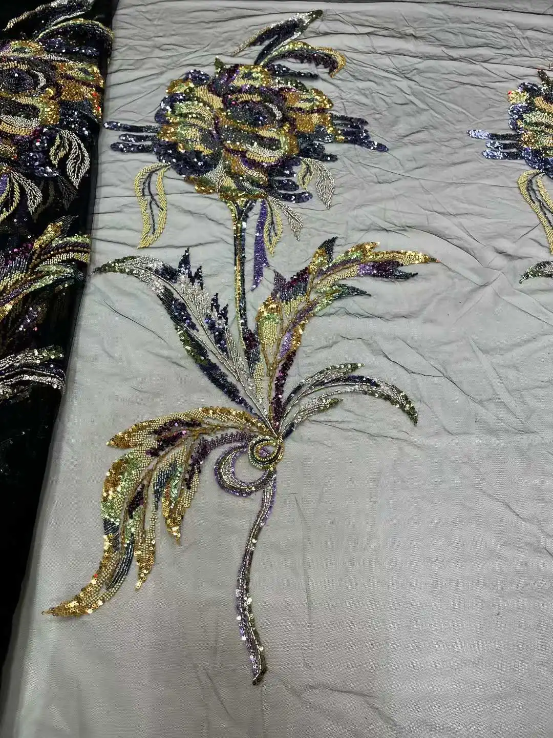 Elegante tessuto di pizzo con paillettes a rete morbida e pesante di qualità superiore con pietre per abiti classici da sposa e da festa U_Ge3568