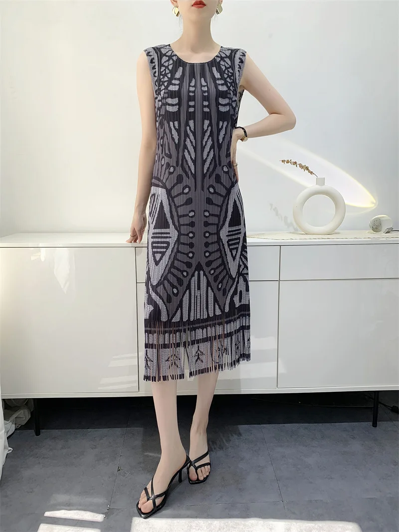 Faltbares Miyake Plissee-Quasten-Nischenkleid Damen Mittellanges Ärmelloses Enges Unterhemd-Rock 2025 Sommer Neu – Detail 3