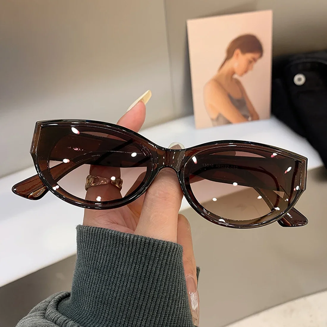 

New Vintage Cateye Sunglasses Women Sexy Retro Small Oval Frame Sun Glasses Brand Round Fashion Eyewear For Female Oculos De Sol