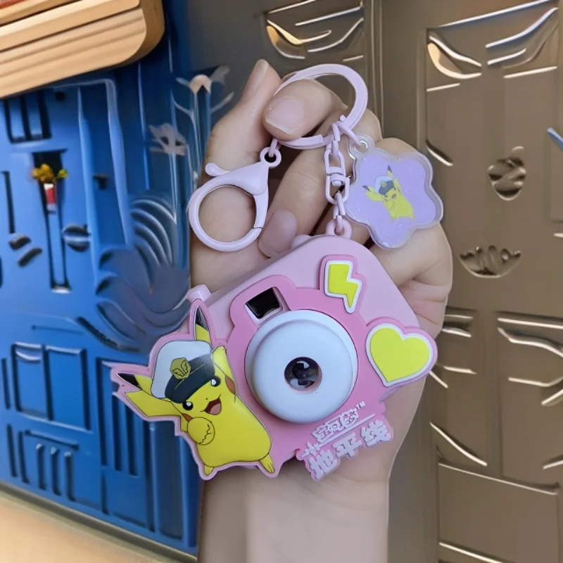 Pokemon simpatico personaggio luminoso proiezione fotocamera portachiavi Anime Pikachu Squirtle portachiavi zaino accessori ragazza regalo giocattoli