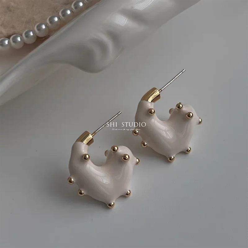 White black enamel c hoop earrings for women vintage elegant earrings cute irregular jewelry new in 2024