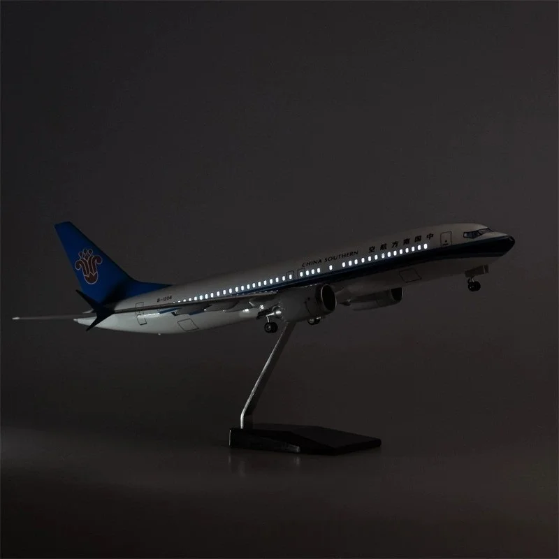 เครื่องบินจำลองขนาด 47 ซม. รุ่น B737 MAX8 สายการบินไชน่าเซาเทิร์น วัสดุไดแคสต์ สำหรับเด็ก ชุดประกอบโมเดลเรซิ่น พร้อมไฟ