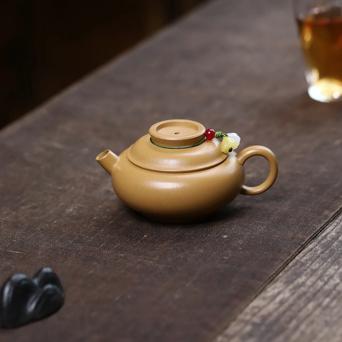 

Handmade Set Yixing Zisha Teapot Famous Ore Sand UFO Pot Cannon Nozzle 100C