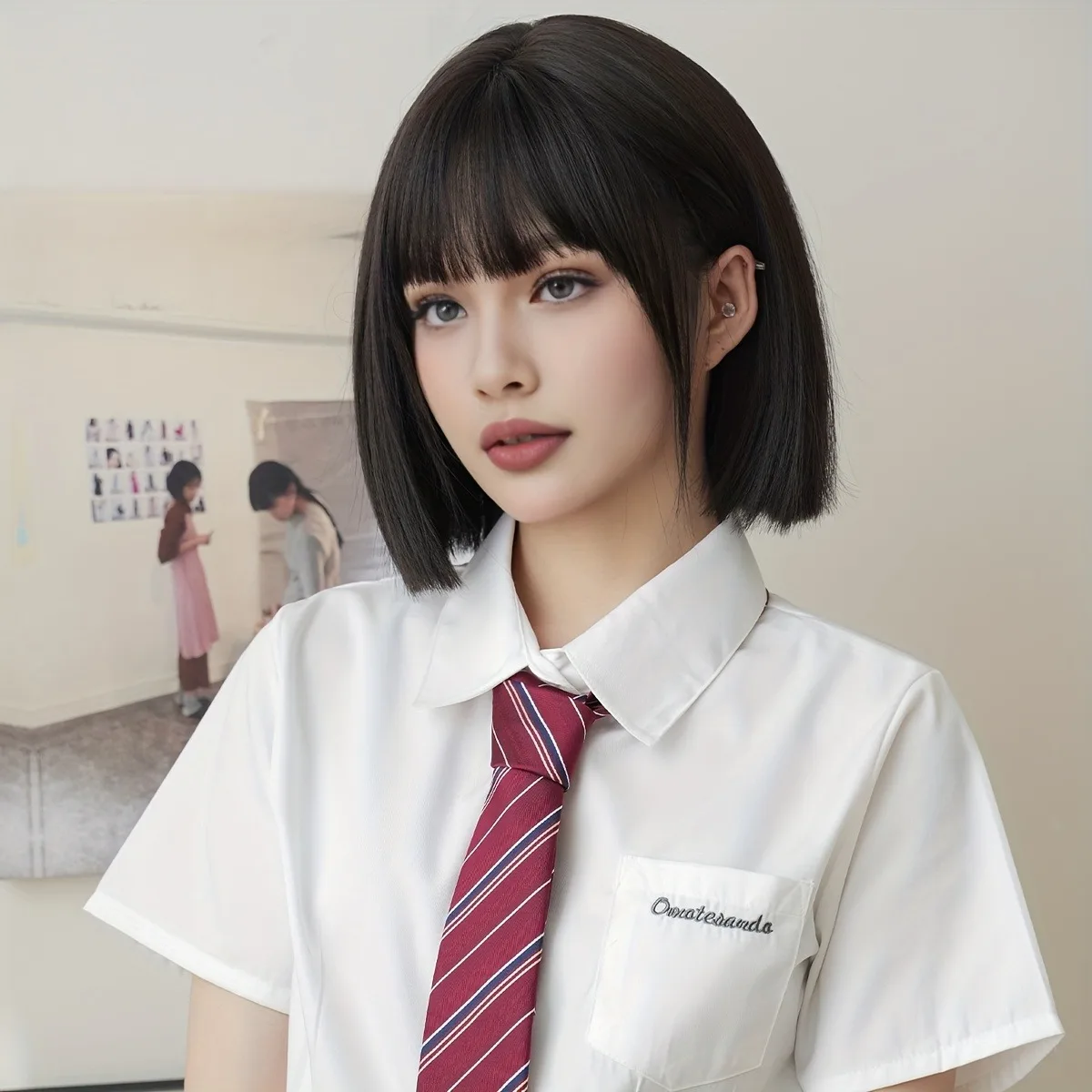 شعر مستعار بوب أسود قصير مفرود، شعر مستعار من الألياف الاصطناعية المقاومة للحرارة، مع غرة للسيدات، قبعة شبكية وردية مقاس 12 بوصة، مناسبة f #3