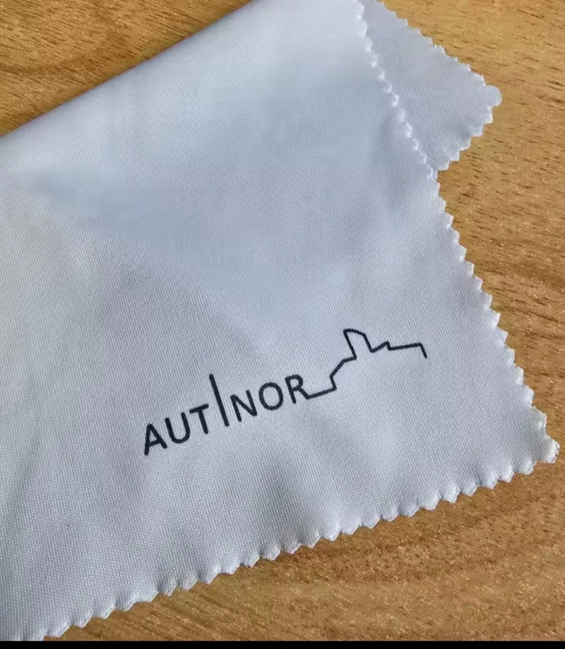 

50 шт., бесплатный логотип, 15x15 см, игла 1, 230 г, очиститель для очков, очиститель из микрофибры, салфетка для очков для линз, экрана телефона