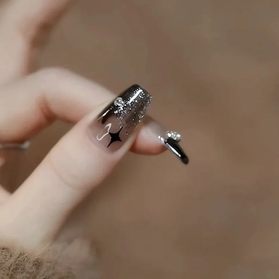 24 uñas postizas de presión, estilo oscuro con degradado, lazo blanco largo 2
