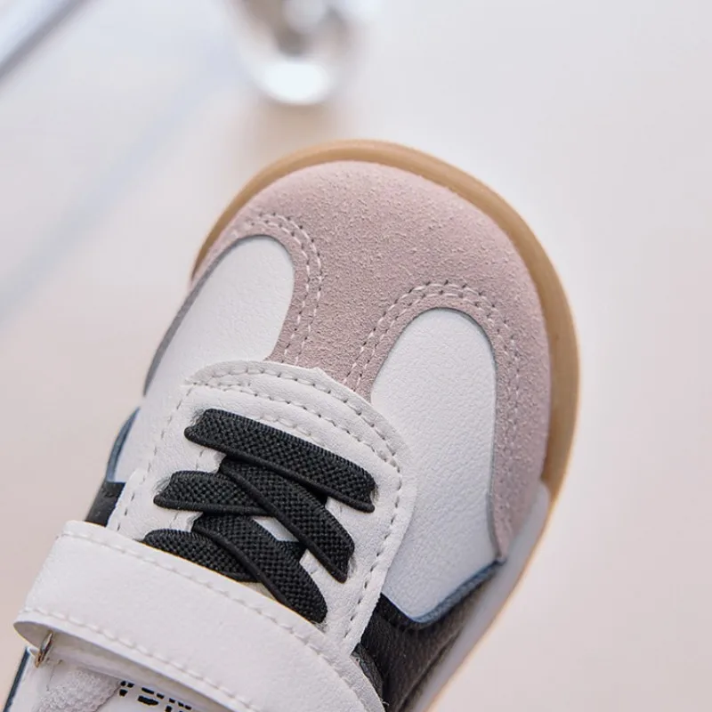 أحذية رياضية عصرية للأولاد بنعل ناعم لخريف 2025 منتج جديد للفتيات خفيفة الوزن ومضادة للانزلاق أحذية رسمية غير رسمية حذاء Forrest Gump
