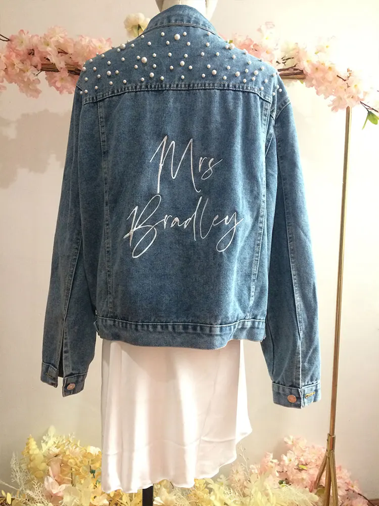 Chaquetas vaqueras bordadas personalizadas para mujer, chaqueta de mezclilla con perlas bordadas, personalización de fiesta, nombres de señora, boda