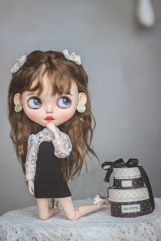 

The Blythes doll suit is suitable for the new 1/6 size pure pure style Organza jacket + sexy black strap two pieces for women