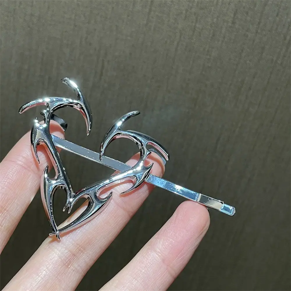 Hair Clip Hip Hop Metal Love Heart Hairpins Trendy Cool Girls Side Clip Women Geometric Unique Design Silver Color Barrettes