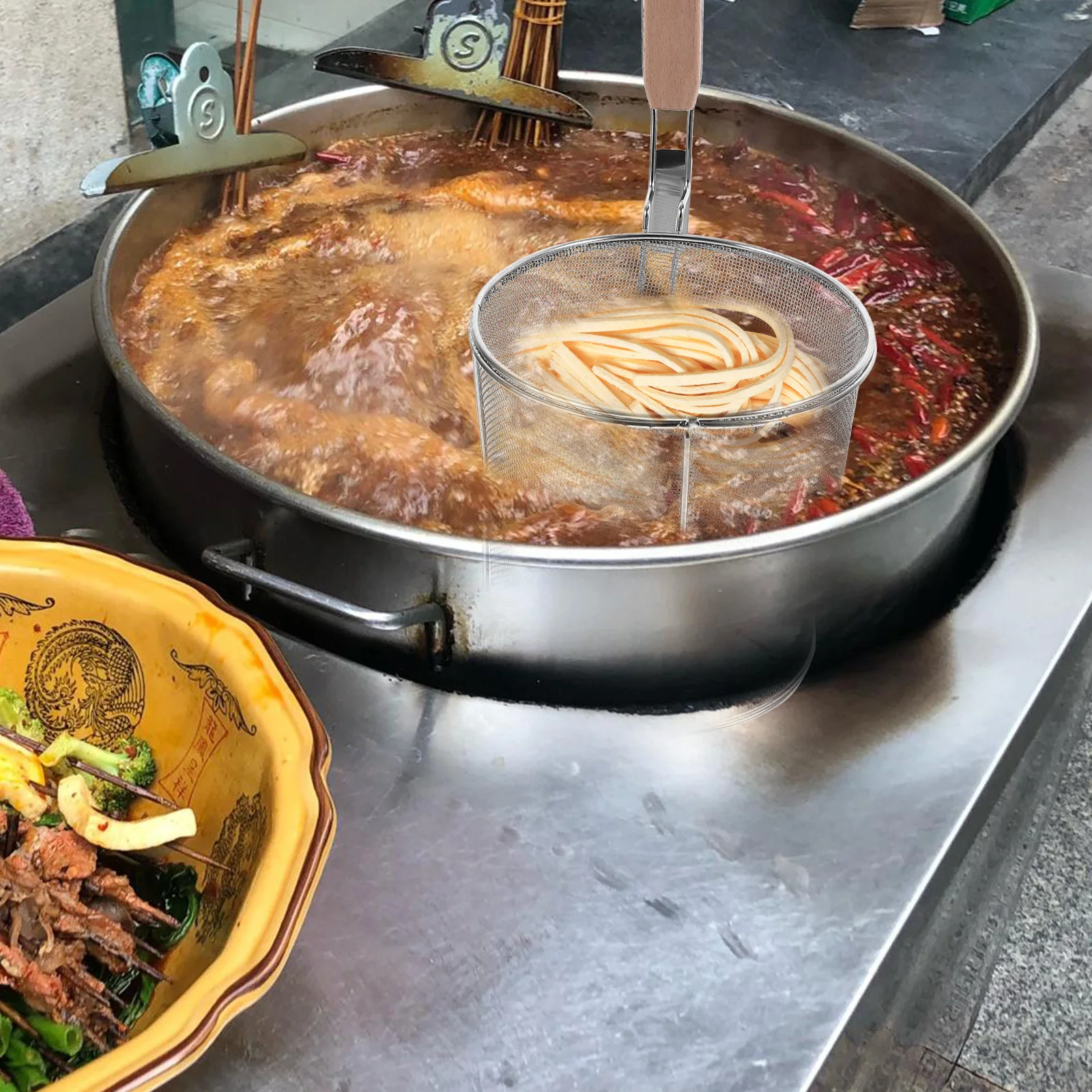 

Stainless Steel Noodle Strainer Fine Mesh Pasta Strainer Kitchen Food Colander Ergonomic Handle For Spaghetti Dumplings