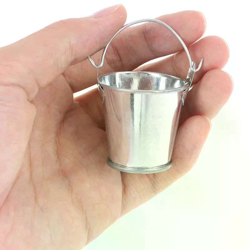 Maison de poupée Miniature en métal, modèle de seau, Mini décoration de cuisine, ornements, maison de jeu pour enfants, petits jouets seau, 1 pièces