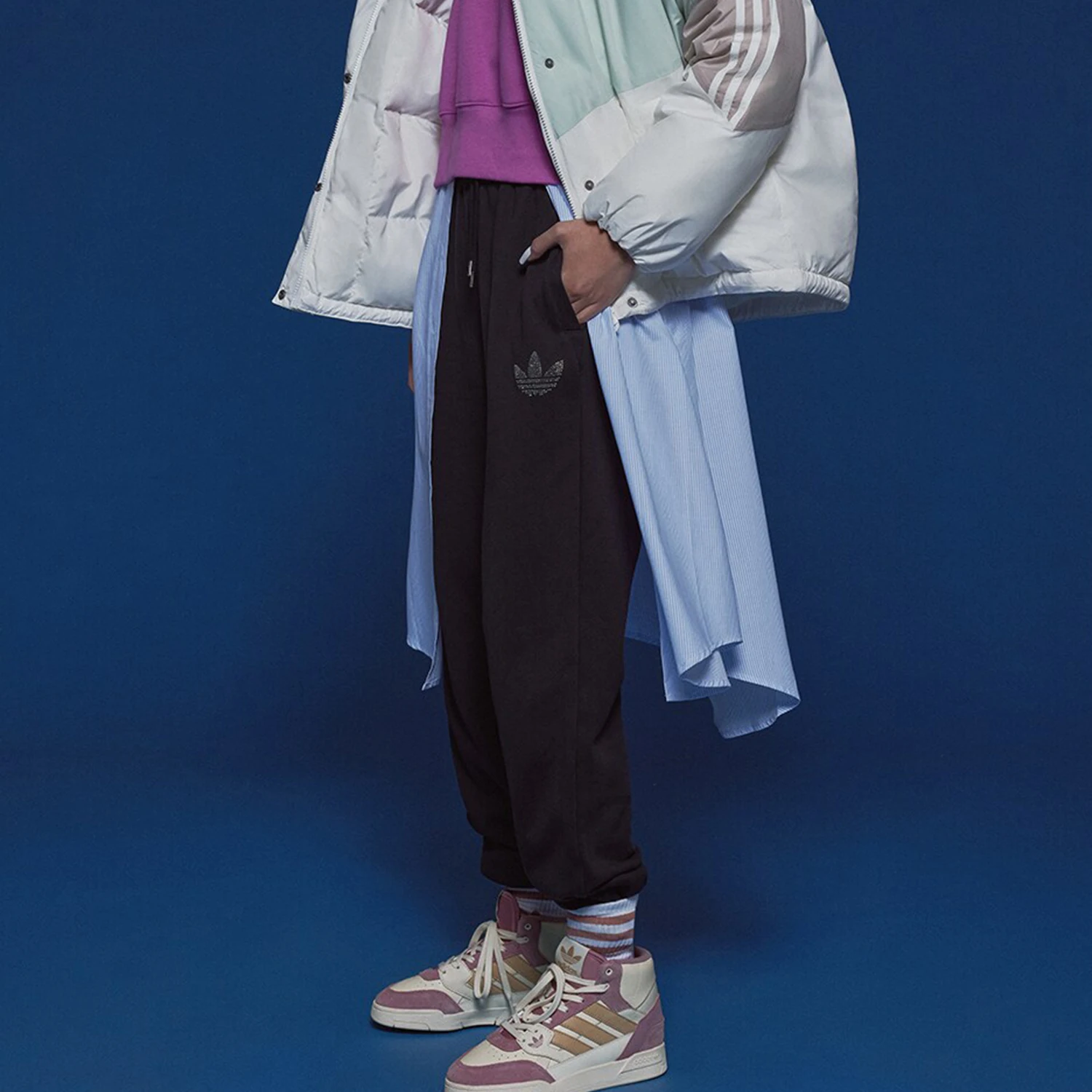 

Adidas, оригинальные 2023, новые женские повседневные зауженные спортивные брюки свободного покроя IT9663