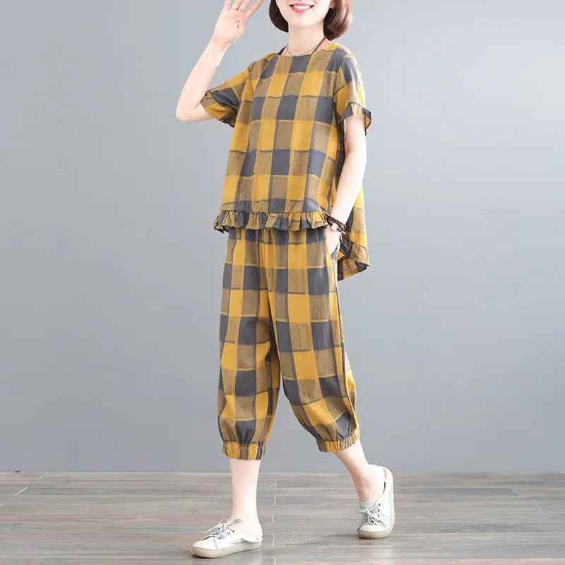 

Athleisure модный костюм-двойка, летние универсальные клетчатые брюки с эластичной резинкой на талии длиной до икры, свободные одинаковые комплекты с круглым вырезом и короткими рукавами