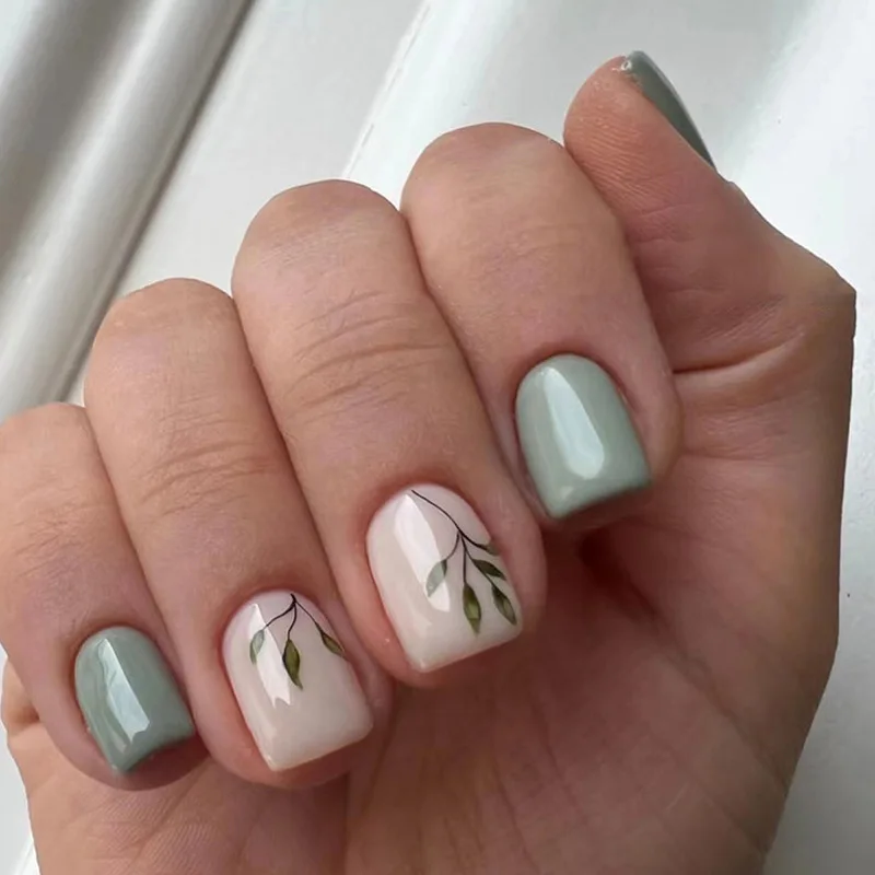 24Pcs Reusable Fake Nails Short Square Head Press on False Nails with Green Leaves Design Wearable Full Cover Nail Art Patches