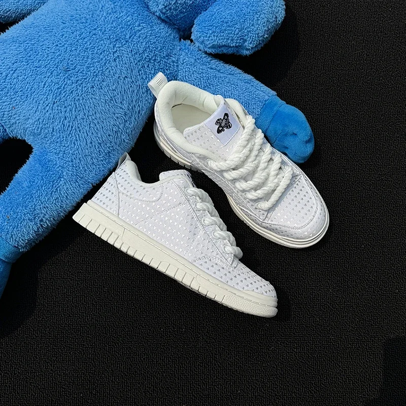 White Heart-Shaped Sneakers, Korean-Style Trendy Loafers, Large Size Men's Casual Shoes, Breathable Casual Sneakers for Spring and Autumn, High Aesthetic Value view 4