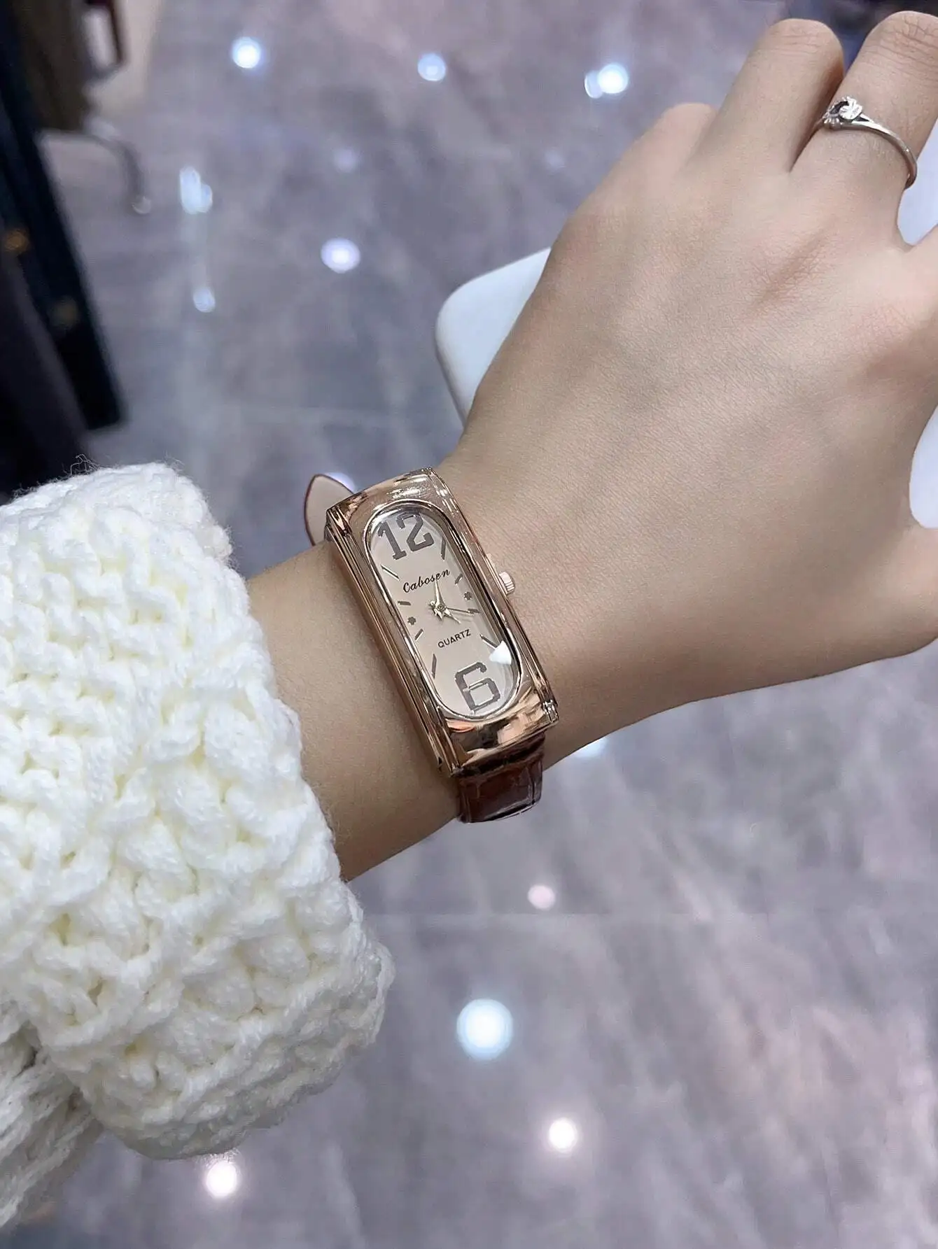 

Прямоугольные минималистичные женские кварцевые часы с коричневым кожаным ремешком