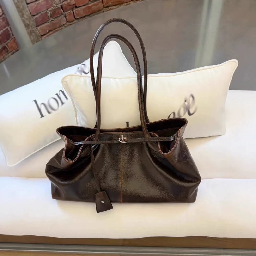 

2025 New Fashion Casual Retro Tote Bag Underarm Shoulder Large Capacity Oil Wax Leather Portable Shoulder Messenger Bag