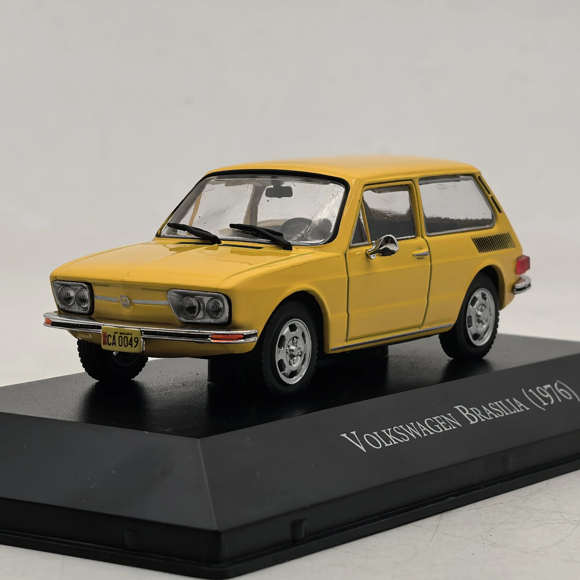 

Diecast IXO 1/43 Scale Volkswagen Brasilia 1976 Alloy Car Model Collectible Toy Gift Souvenir Display Ornament