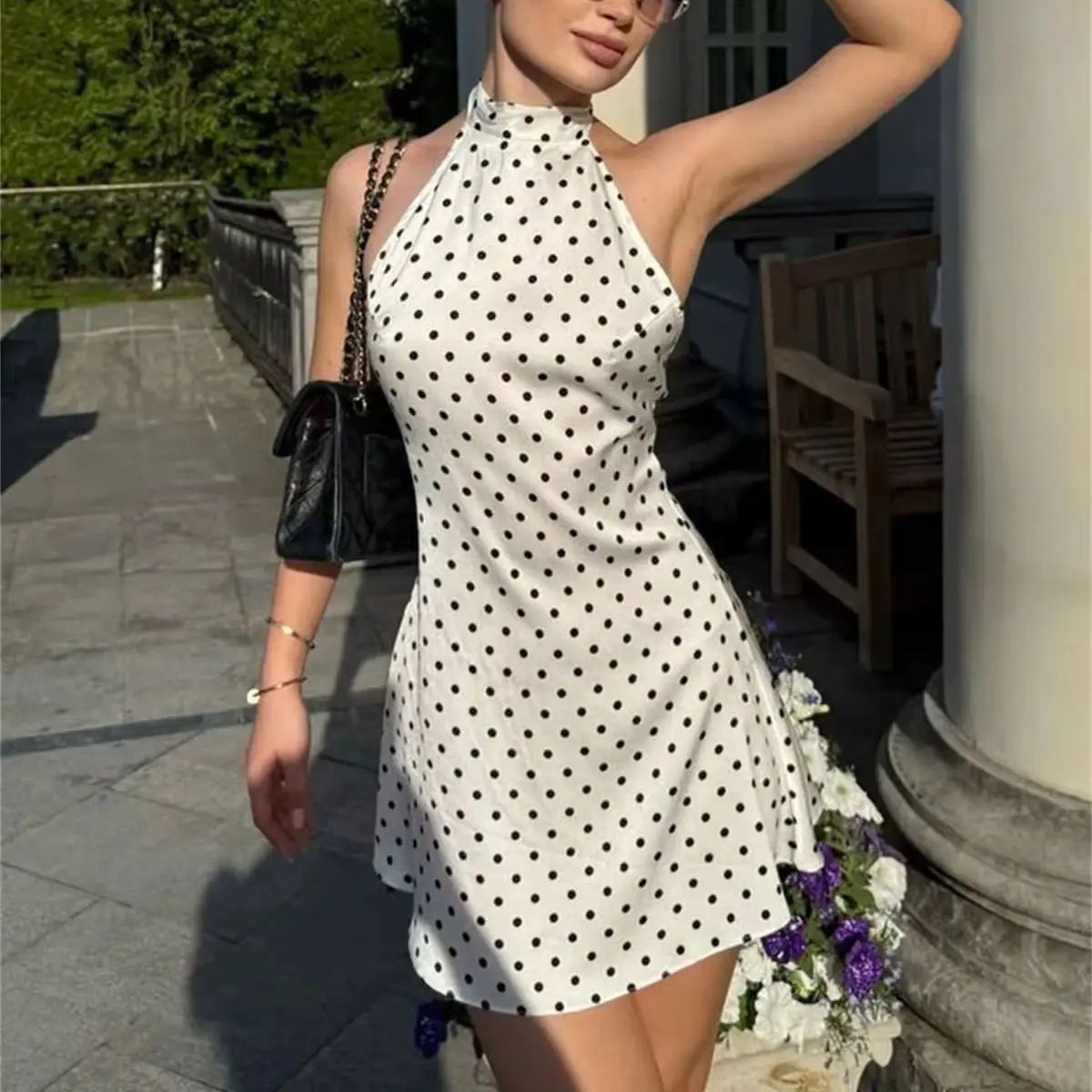 Damen Französisches Polka-Dot Neckholder-Kleid 2026 Sommer Ärmelloses Rückenfreies Mini-Kleid Modisches Schnürkleid Sexy Party- und Urlaubskleid