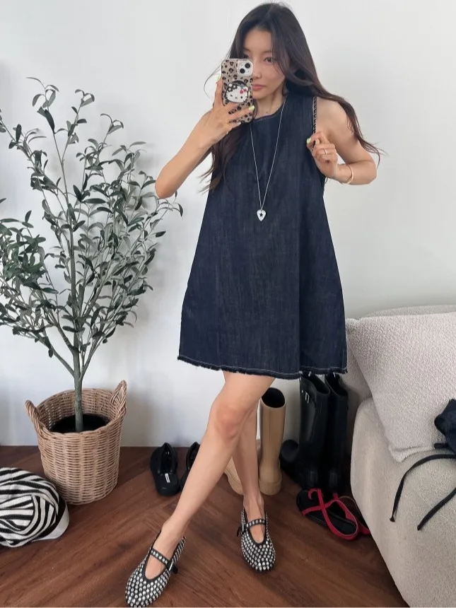 Vestido casual de ganga com decote redondo, tamanho pequ, design solto e e, saia em linha A.