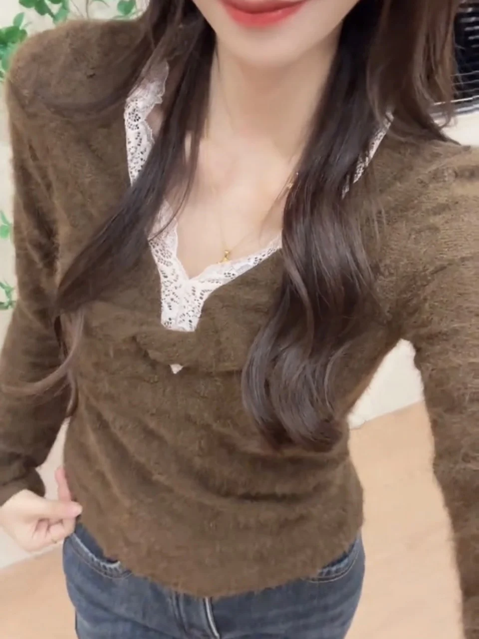 

Coffee Lace V-ne Knitted T-irt Women's Slim Fit Inner Wear Top Fake Two-Piece Sle Faionable Autumn Winter New Arrival