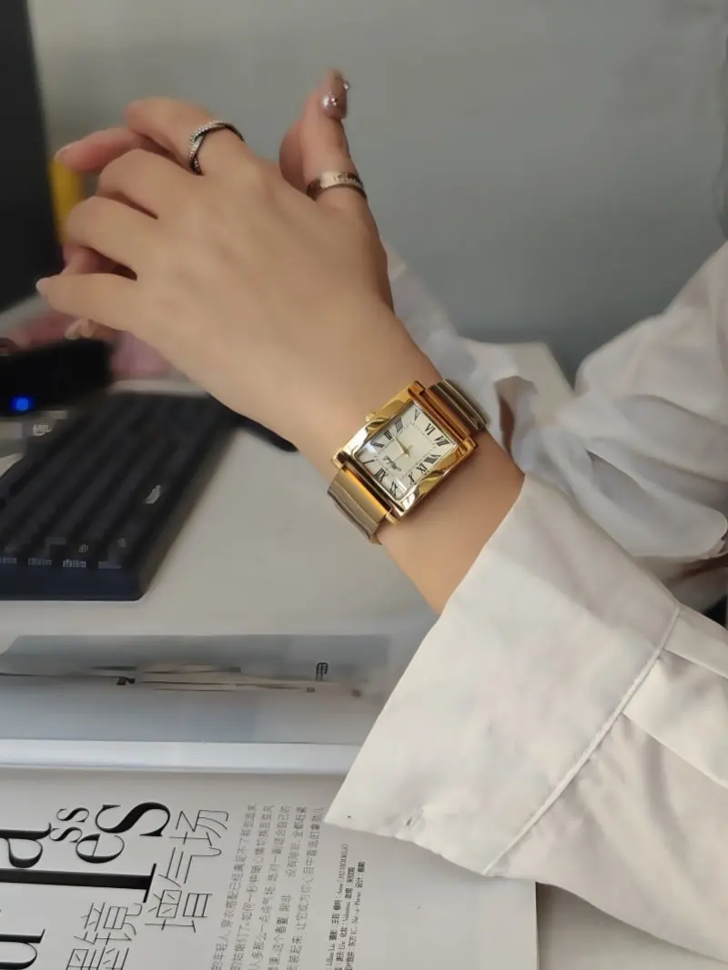 New Luxury Rectangular Watch With A SophisticatedMinimalist And Trendy Design, Featuring A Large Dial And Steel Strap For Women.