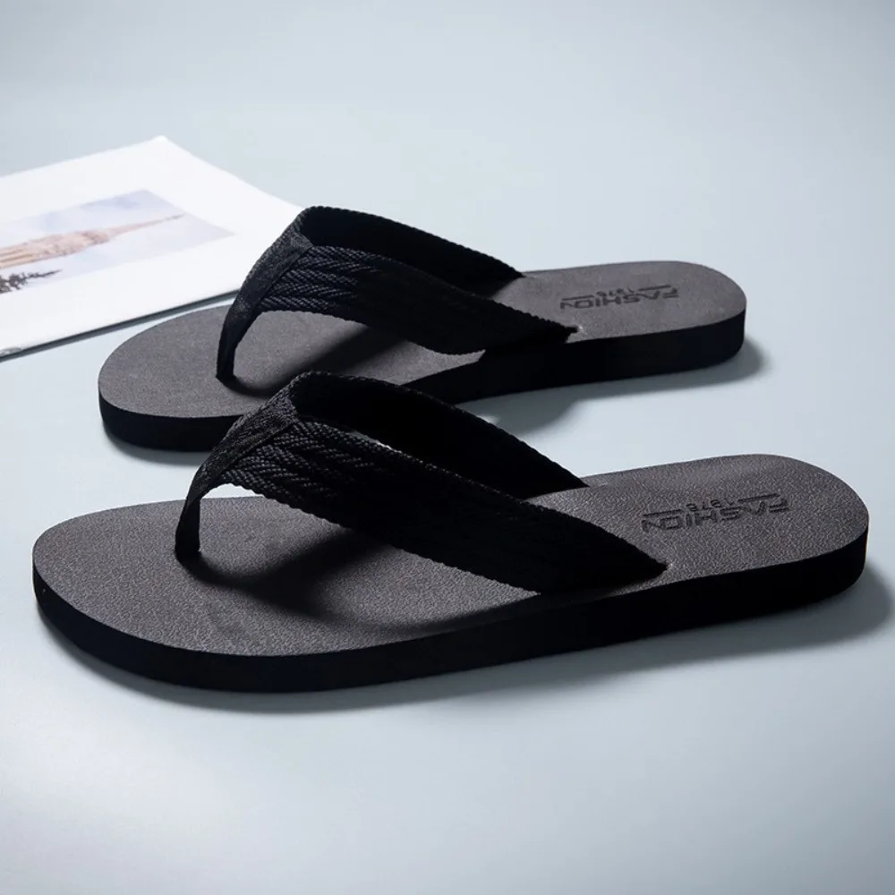 Men Slippers Summer Trend Lightweight Flip Flops Man Minimalist Fashion Holiday Leisure Beach Slippers Men Chanclas Pantuflas
