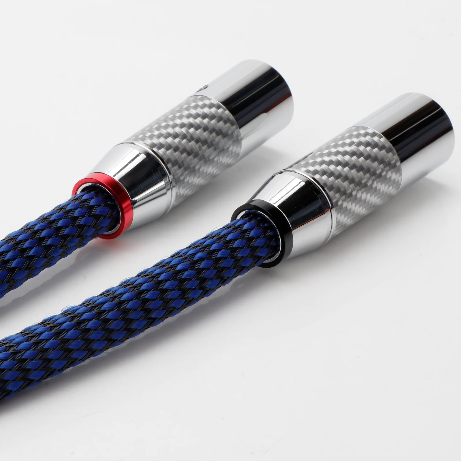 كابل ميكروفون HiFi Audio XLR - نحاس Alpha OCC ذو 4 النواة، موصلات XLR ذات 3 دبابيس مطلية بالروديوم، غلاف من ألياف الكربون الأبيض (أزرق-B)