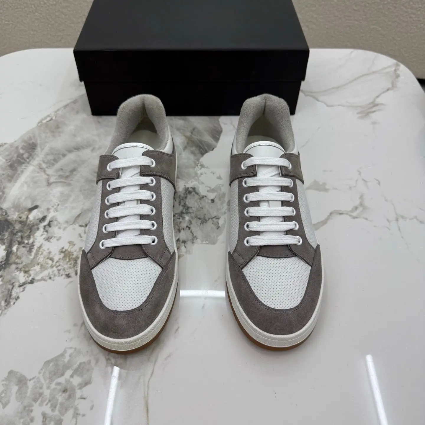 Unisex White Gray Color Block Low Top Sneakers Suede Patchwork Perforated Casual Shoes Gum Flat Street Skate Footwear for Men Women