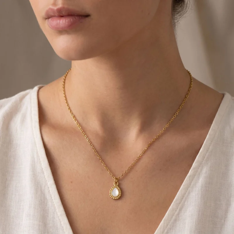 CarlidanaSmall gold bead edged pendant necklace with white shell water drop Minimalist thin chain necklace for commuting, exquis