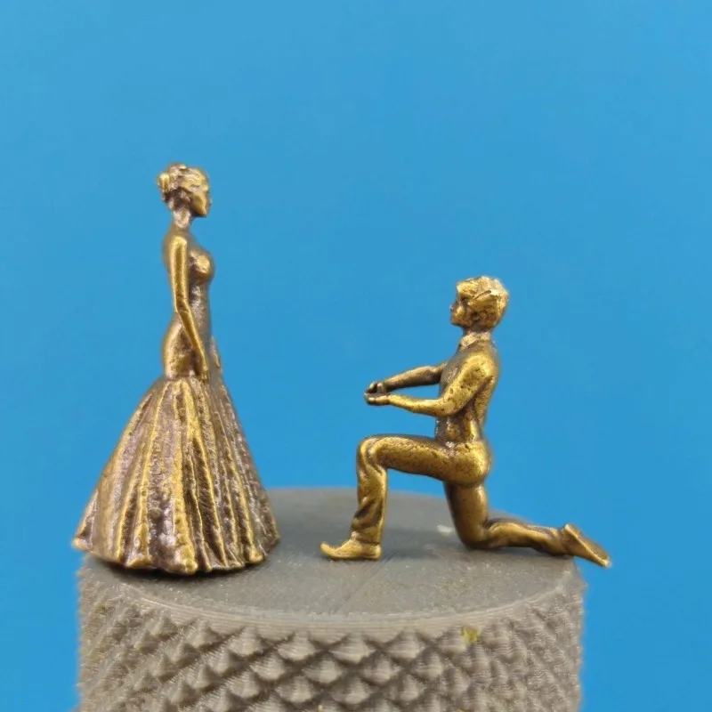 Romantic Proposal Couple Metal Brass Action Figures Miniature Ornament Accessories Personality Photography Props Valentine