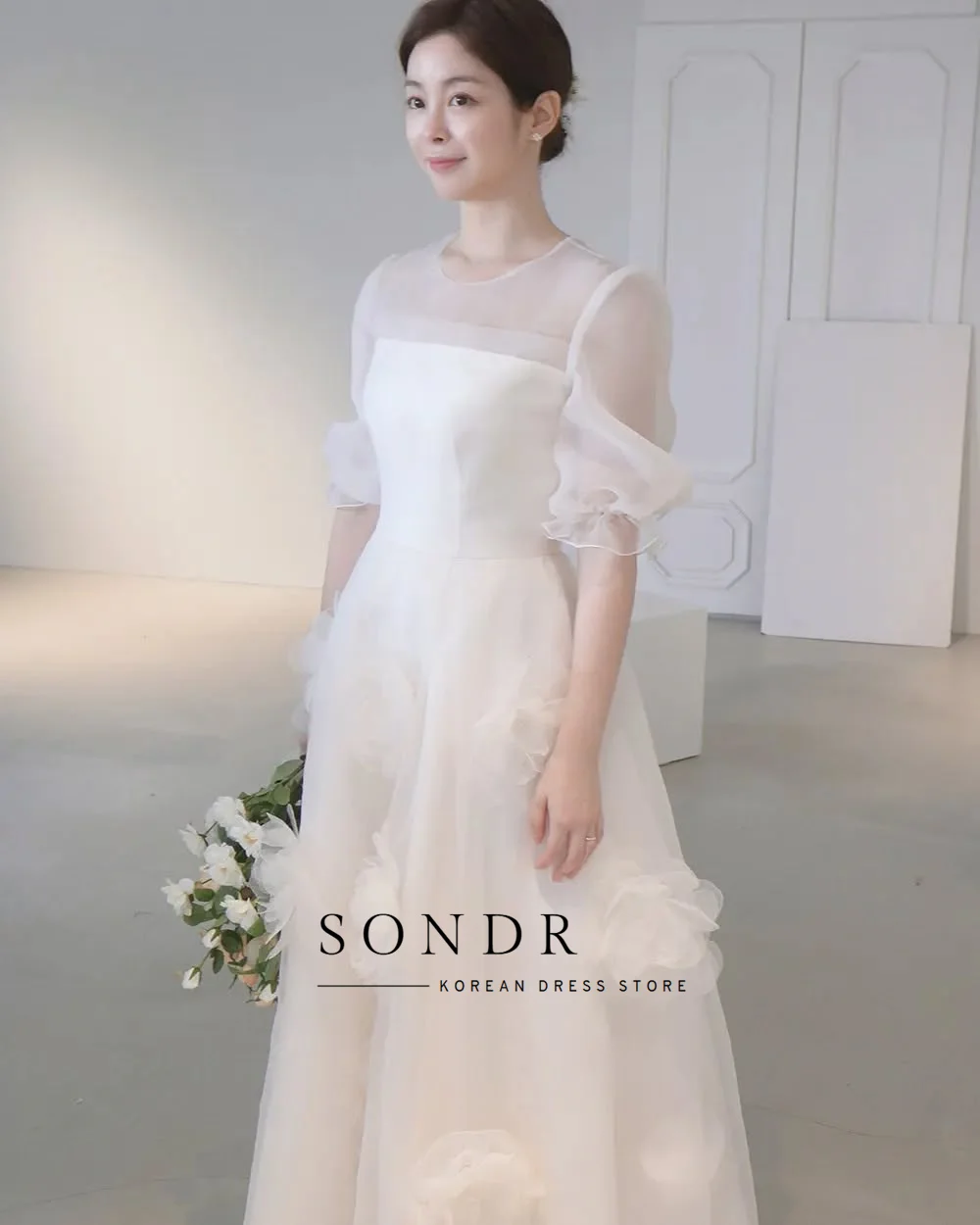 Sondr Customized O-Neck Short Sleeves Korean Wedding Dresses Handmade Flowers A Line Silk Organza Bridal Party Dresses 2026
