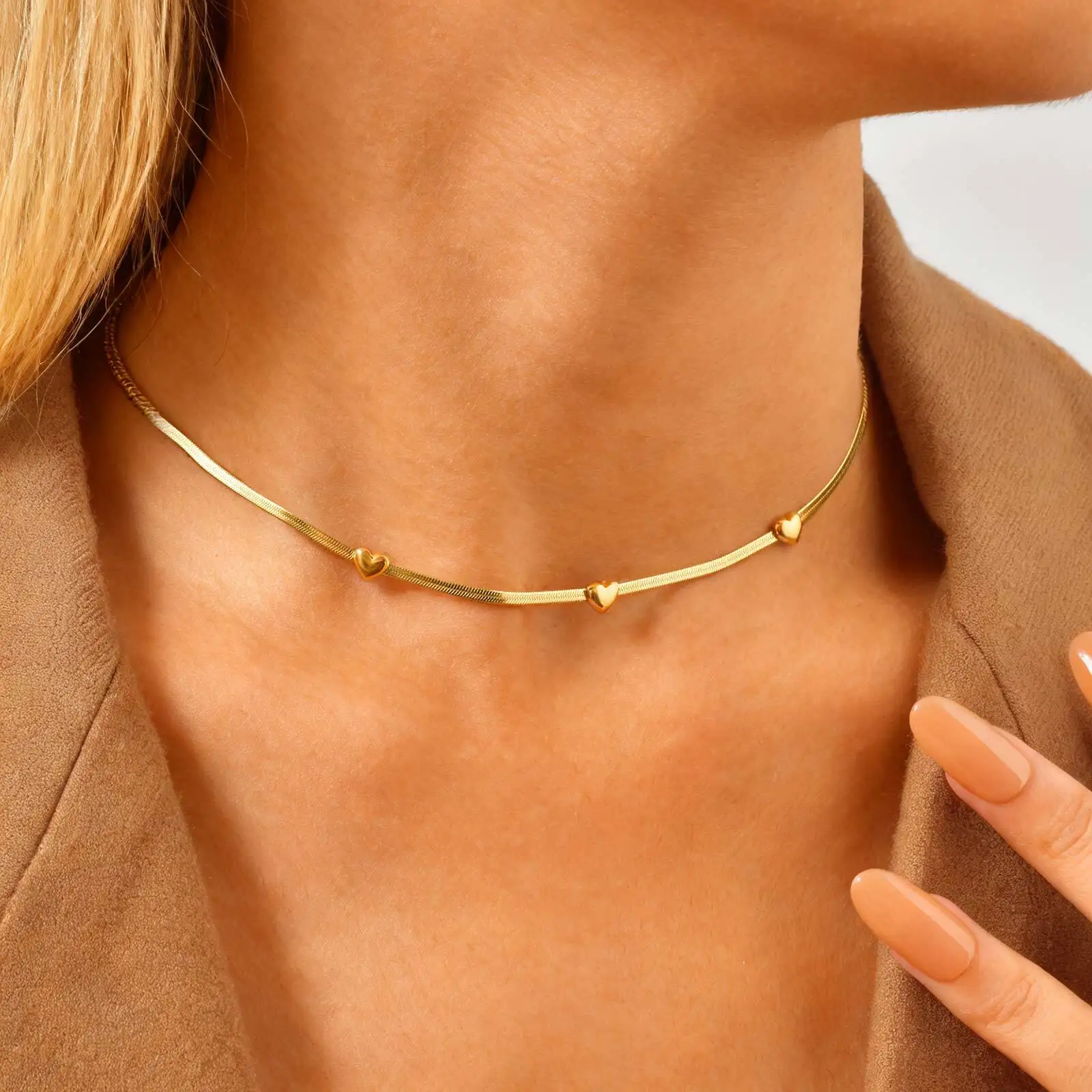 18 Karat vergoldete Halskette für Damen, vergoldeter Edelstahl, Halskette mit Schleife, Hitze-Schmetterlingskragen und Knochenkette