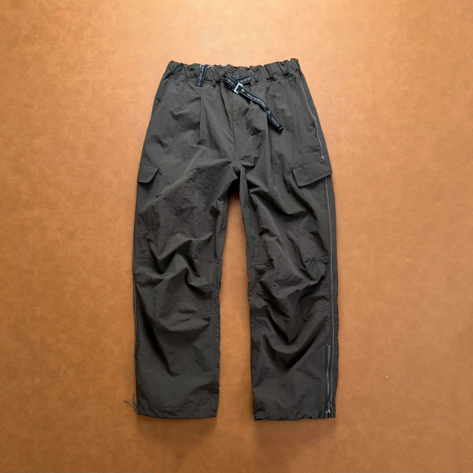 

Japanese urban outdoor [Hiking] joint style, contour, loose wide legs, nylon tooling casual pants