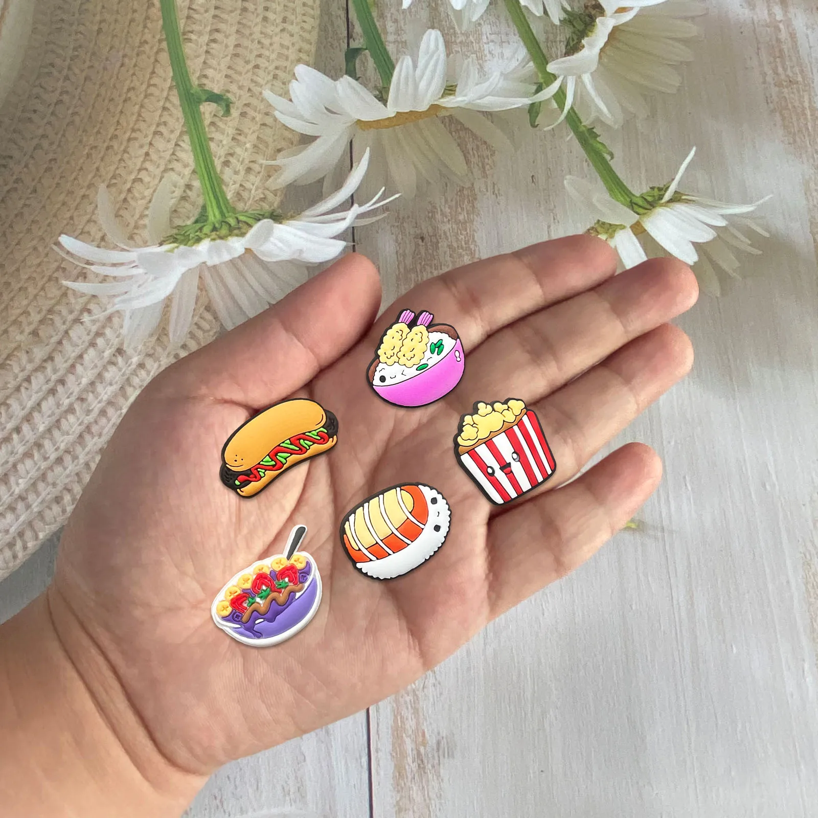 Dijes de Sushi de PVC para niños y niñas, accesorios de moda de 1 a 12 piezas, Dim Sum, pastel, sandwichera, hebilla de zapato, comida Yummy, gran oferta