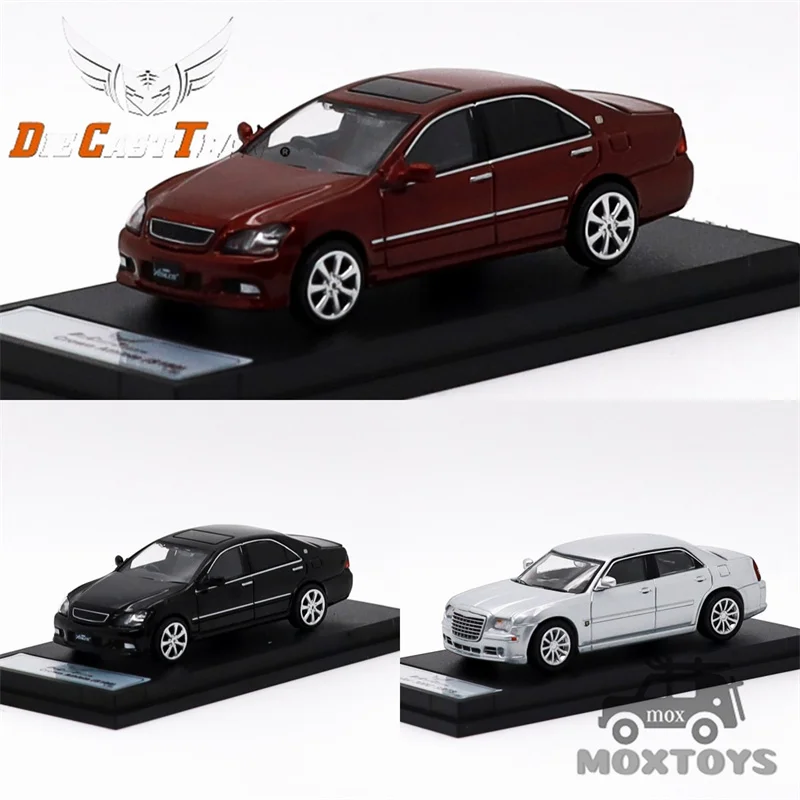 

DCT 1:64 Crown Athlete GRS184 Black Red / 300C SRT8 Silver LHD, литая модель автомобиля