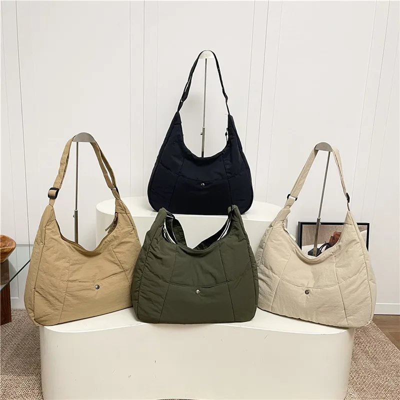 

Large capacity lightweight pleated crossbody bag for women2025New Japanese Style Simple Single Shoulder Bag Commuting Casual Tot