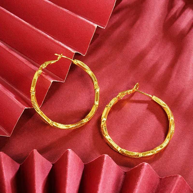 Womens wearable Light Luxury Geometric Circle Earrings in 24K Gold AU999, versatile fine gold ornament for everyday outfits