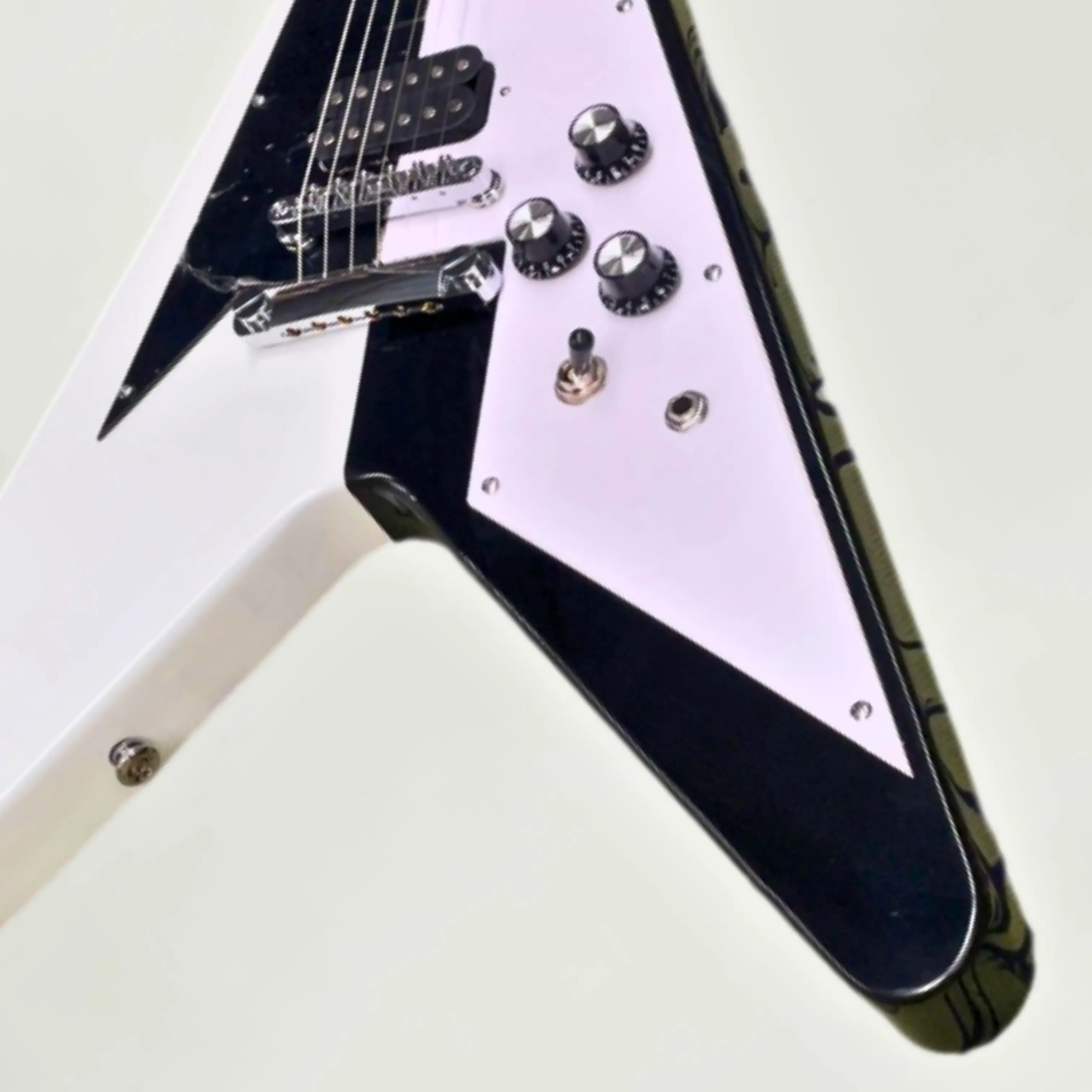 6-String Solid Body Electric Guitar, Gloss Black & White Contrast Finish,HH Pickups Guitars, Rosewood Fingerboard Guitarra