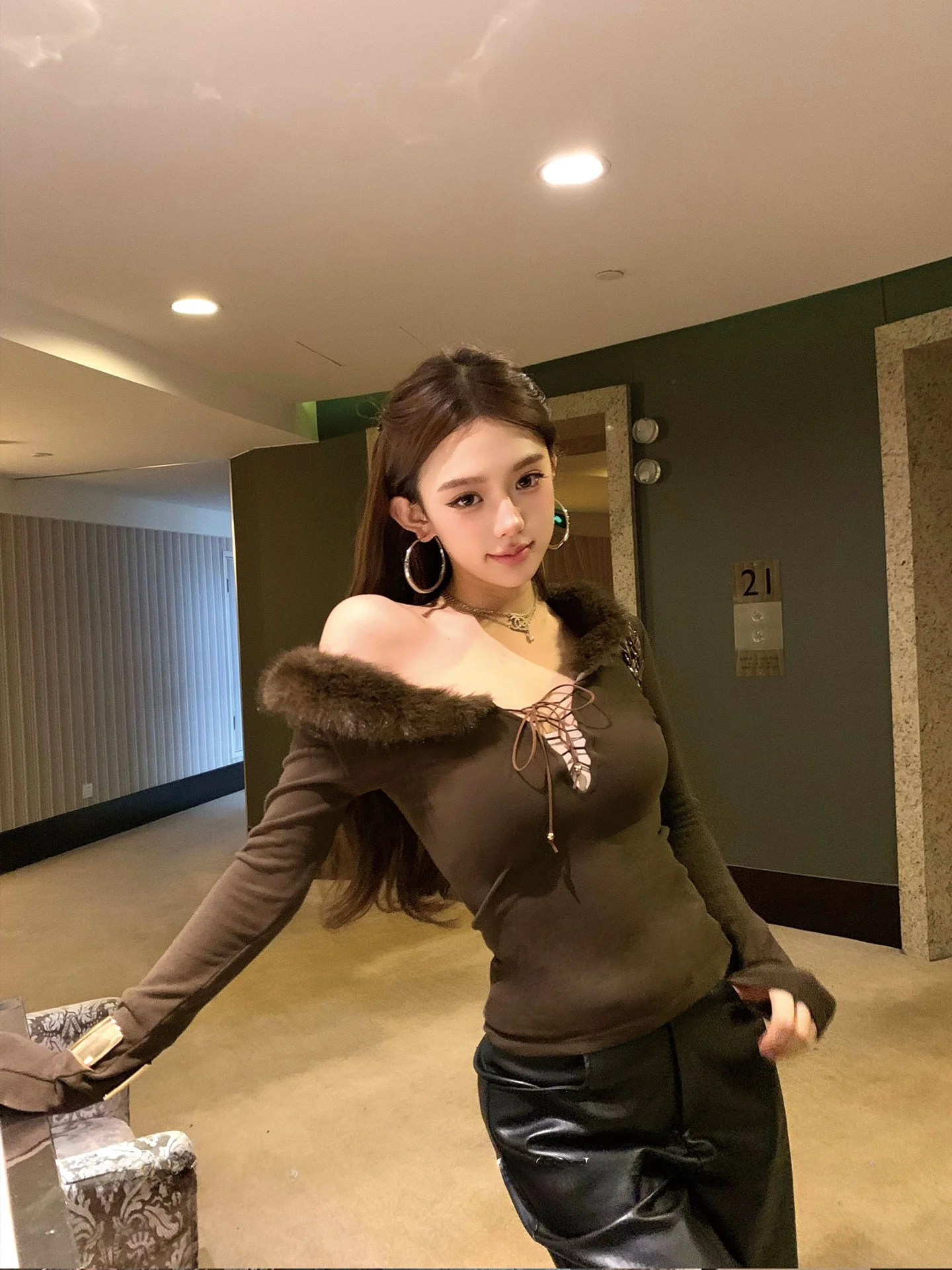

Okaaay Women's Slim Fit Knitted irt with Fur Collar Mist Brown Casual Sle Long Sve Polyester Fiber V-Ne Knitwear