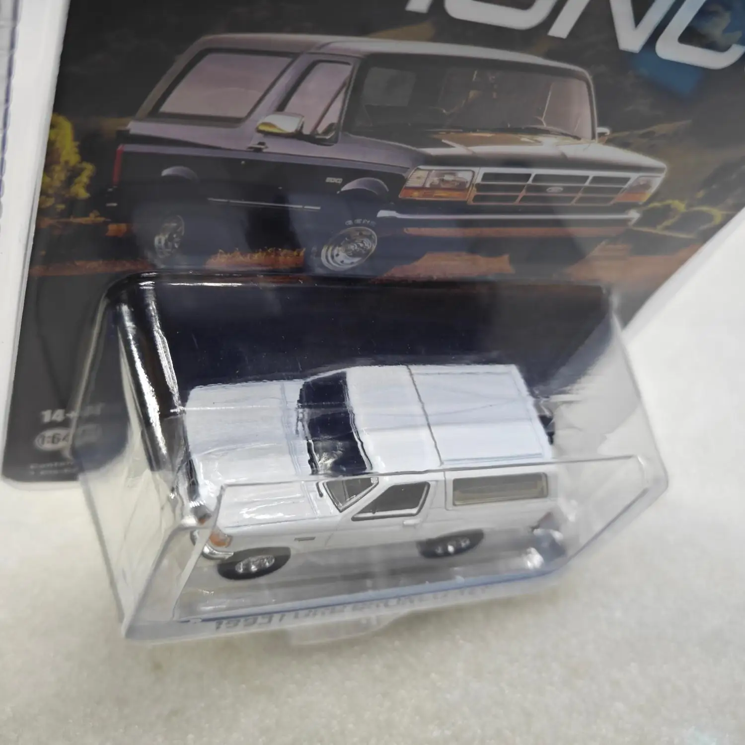 

Green Lights 1:64 1993 Ford Mar XLT - Oxford White 30452 Diecast Alloy Car Model Collectible