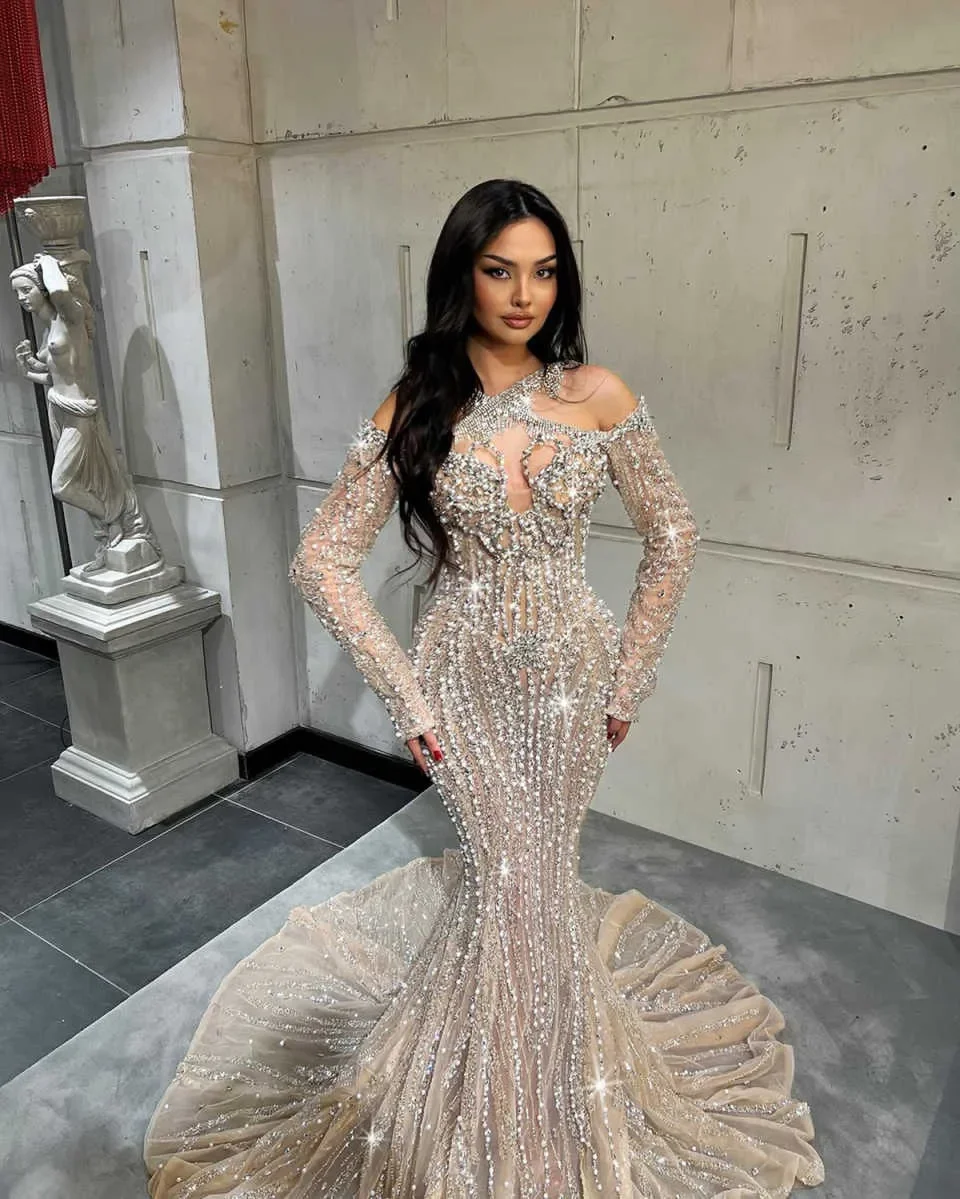 หรูหราเชือกแขวนคอแขนยาวชุดราตรีกลิตเตอร์ลูกปัดคริสตัลชุดราตรีไข่มุกประดับด้วยเลื่อมชุดคนดังที่กำหนดเอง