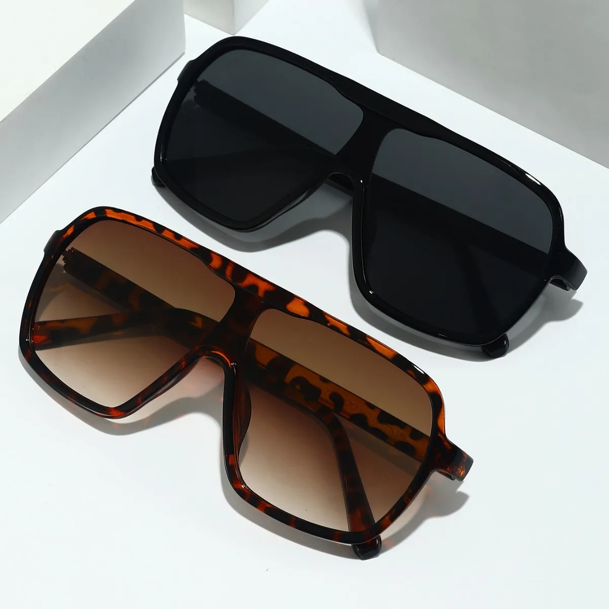 

Sunglasses Men Sunglasses for Women Vintage Hip-hop Punk Style Sunglasses, Suitable for Mountaineering, Tourism, and Beach Use