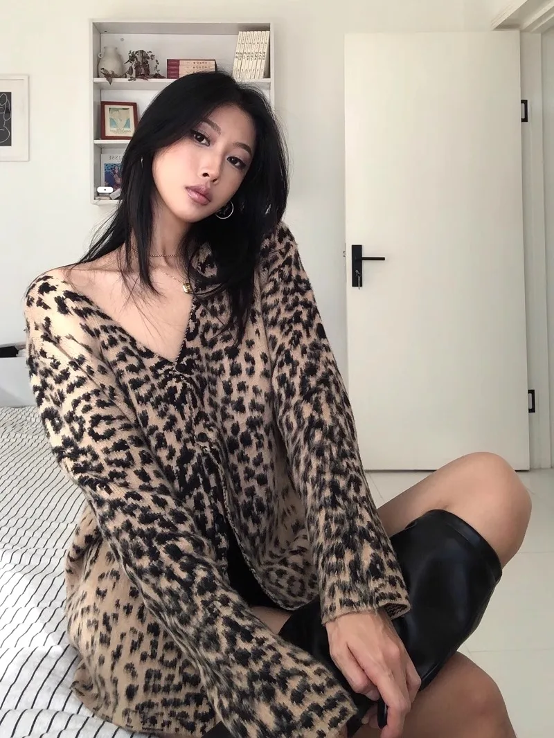 

Ретро-кардиган в американском стиле с леопардовым принтом, V-образным вырезом, свободного кроя, вязаный, уличный стиль, длинный рукав