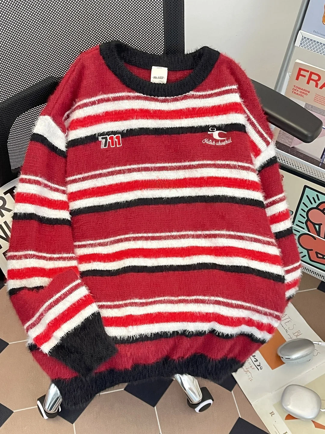 

Американский полосатый свитер унисекс, осенне-зимний, модный, с вышивкой из меха норки, вязаный, свободный крой, длинный рукав, круглый вырез...