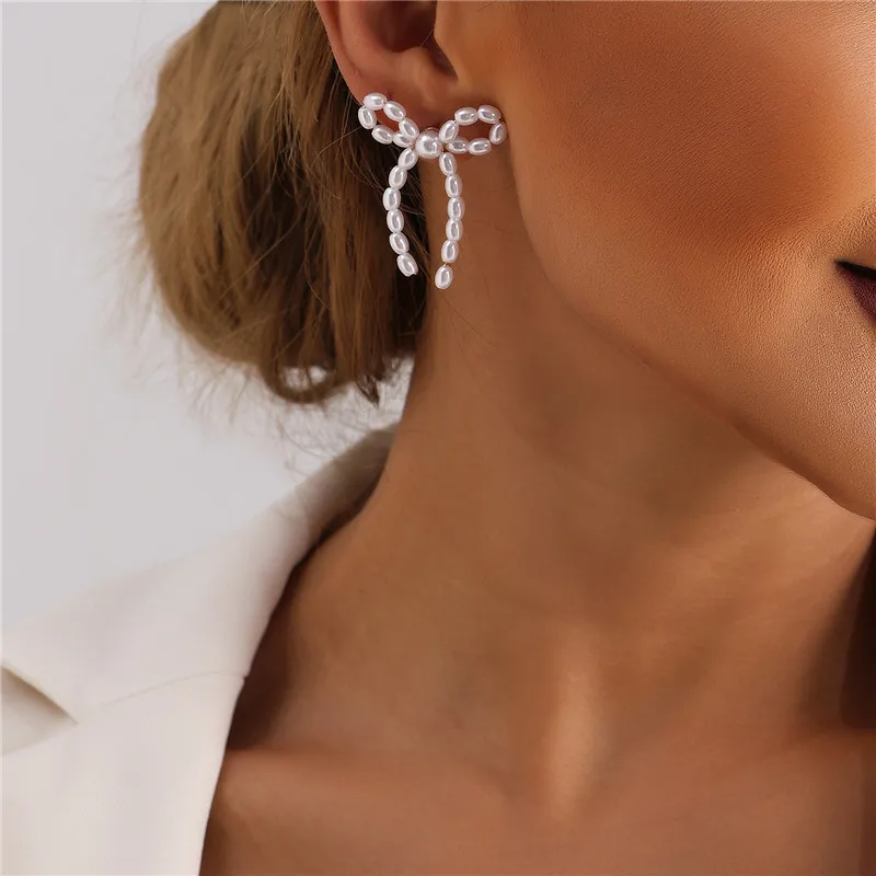 Vintage White Imitation Pearl Bowknot Stud Earrings for Women Elegant Handmade Statement Earings Girlfriend Wedding Jewelry Gift