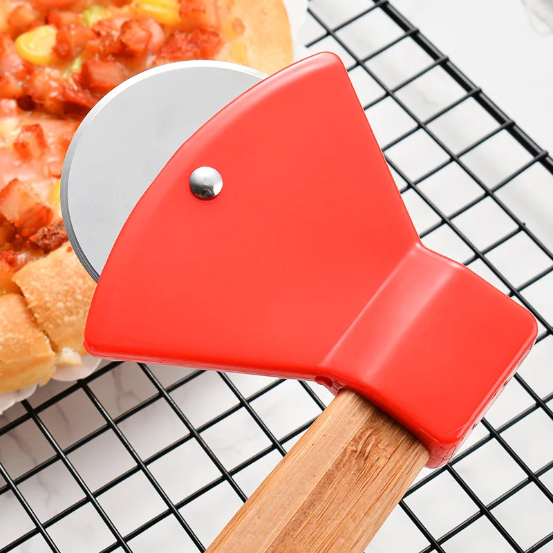 Coltello per pizza a forma di ascia Taglierina per torta in acciaio inossidabile Manico in bambù Lama rotante Affettatrice per pizza Utensile da taglio per cucina domestica